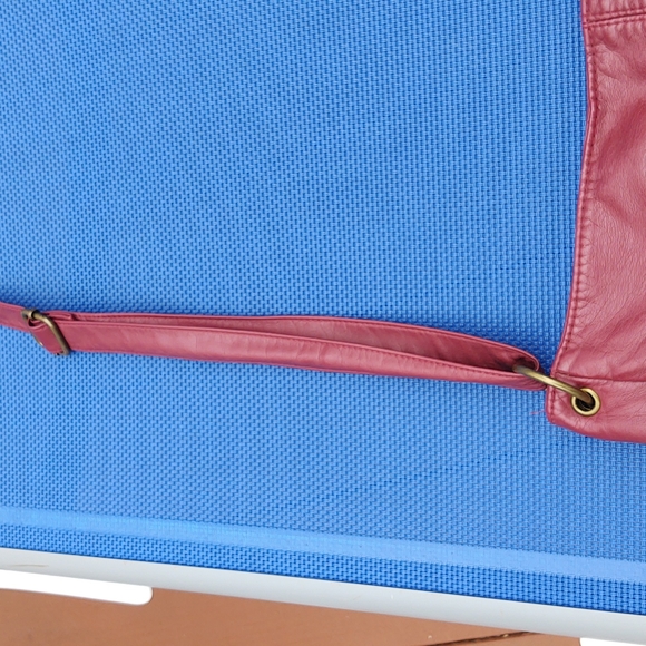 LEATHER bag by Tee Shirt &Jeans. Lined bag with 4 zippered pockets. - Picture 5 of 8